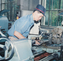 韩　旭：车工实习指导教师